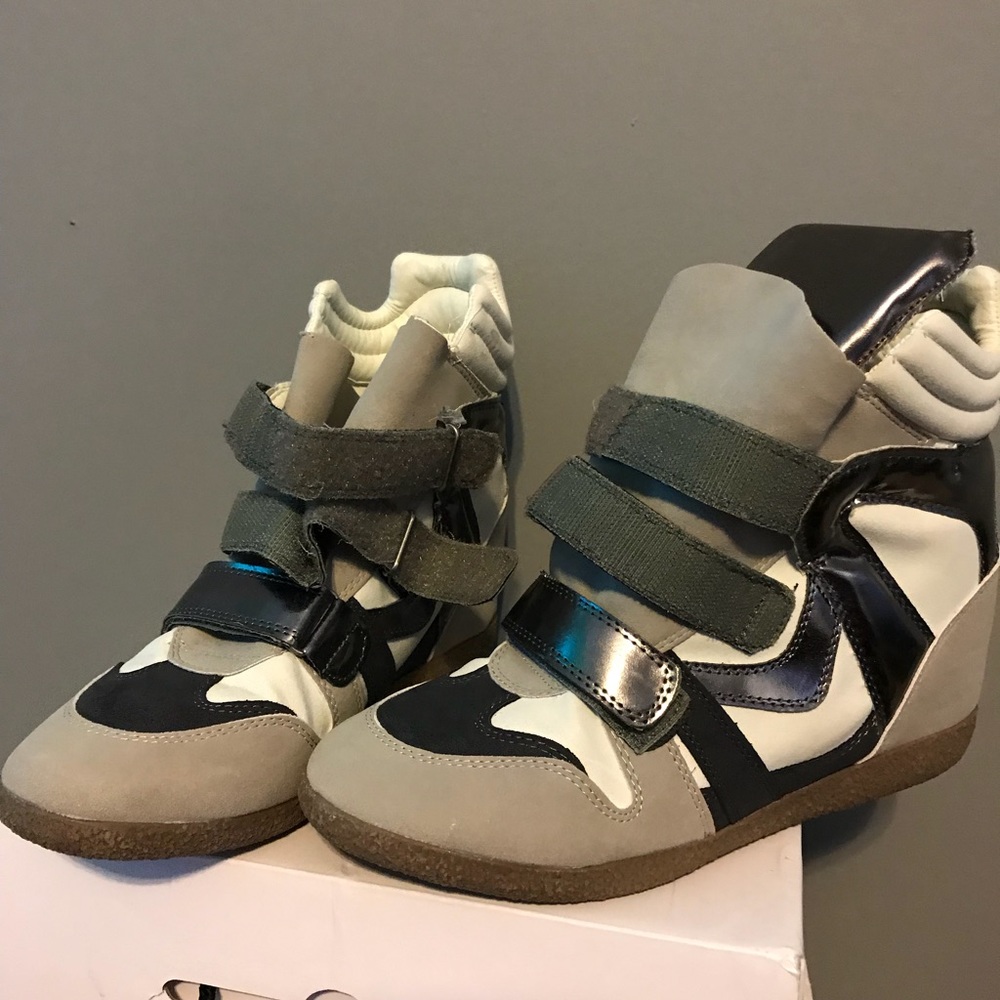 Wedge tennis shoes